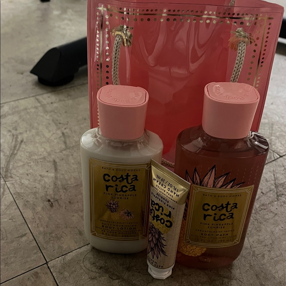 Costa Rica Bath & Body Gift Set - Picture 2 of 2
